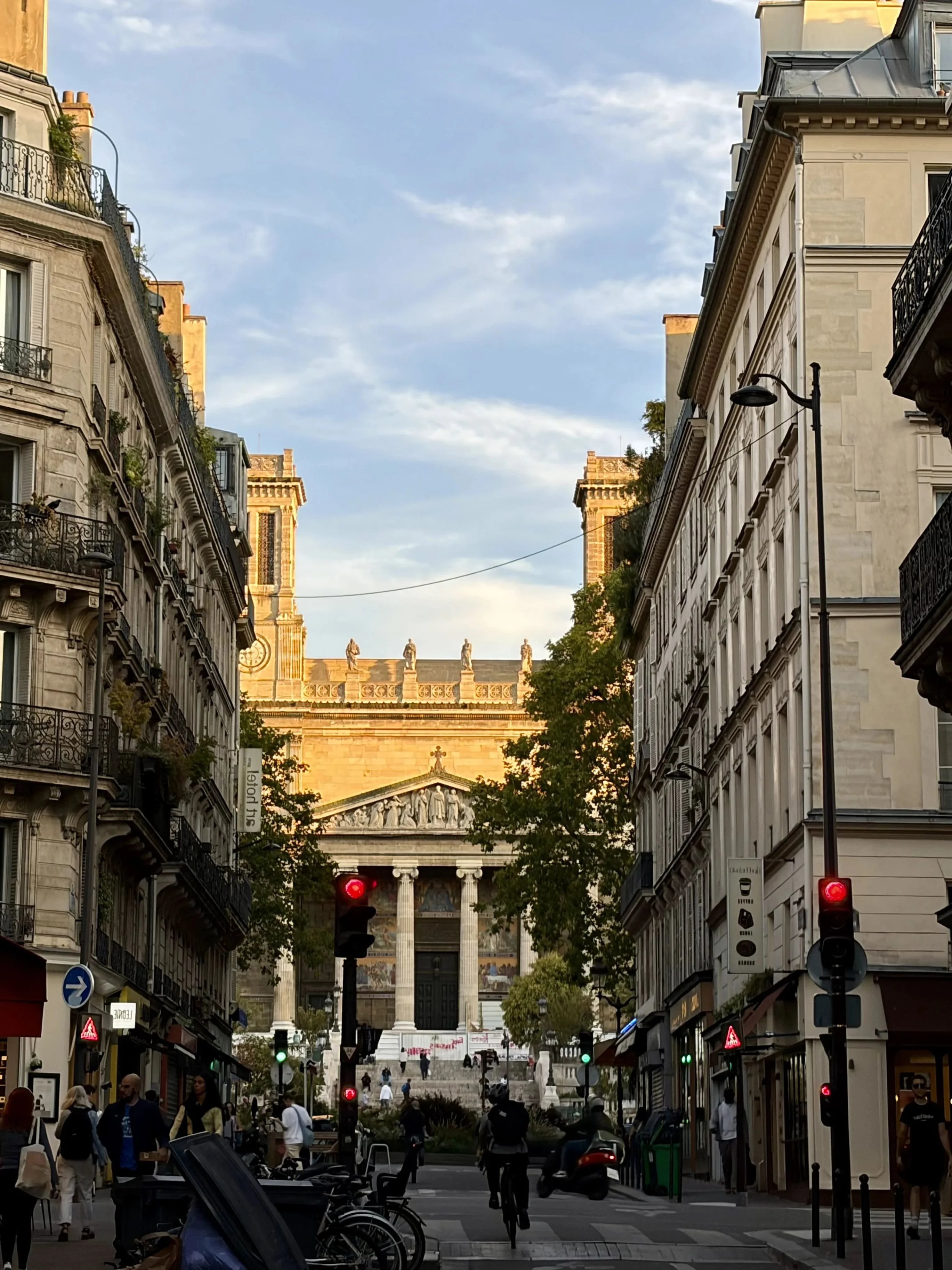 Appartement 5 pièces 144 m² · à Paris · 143,6 m² · 1 290 000 €